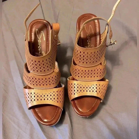 Seven7 Lauren Cork Wedge Sandals in Camel Size 8 Barely Worn EUC - Picture 1 of 5